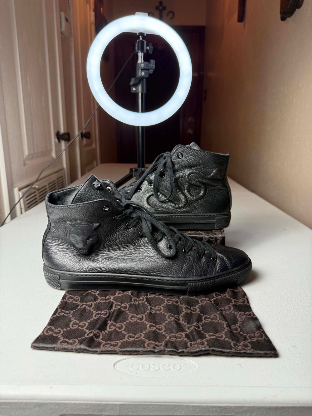 Gucci Feline Head Accent Leather Sneakers Black Sz 11.5 G / US 12.5
snake tiger